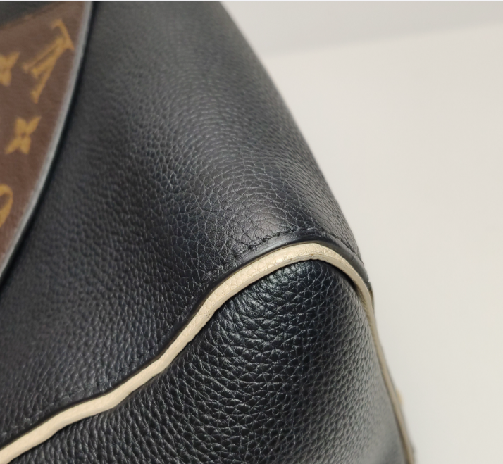 Preloved Louis Vuitton (LV) double V bag 2017year black 037850100119