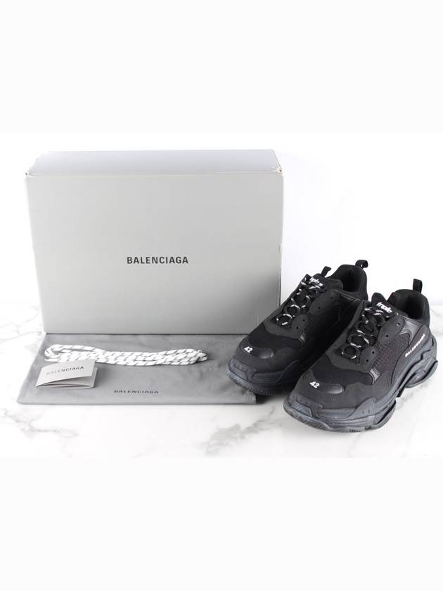 Luxury Balenciaga  Triple S Black 42 Domestic 270