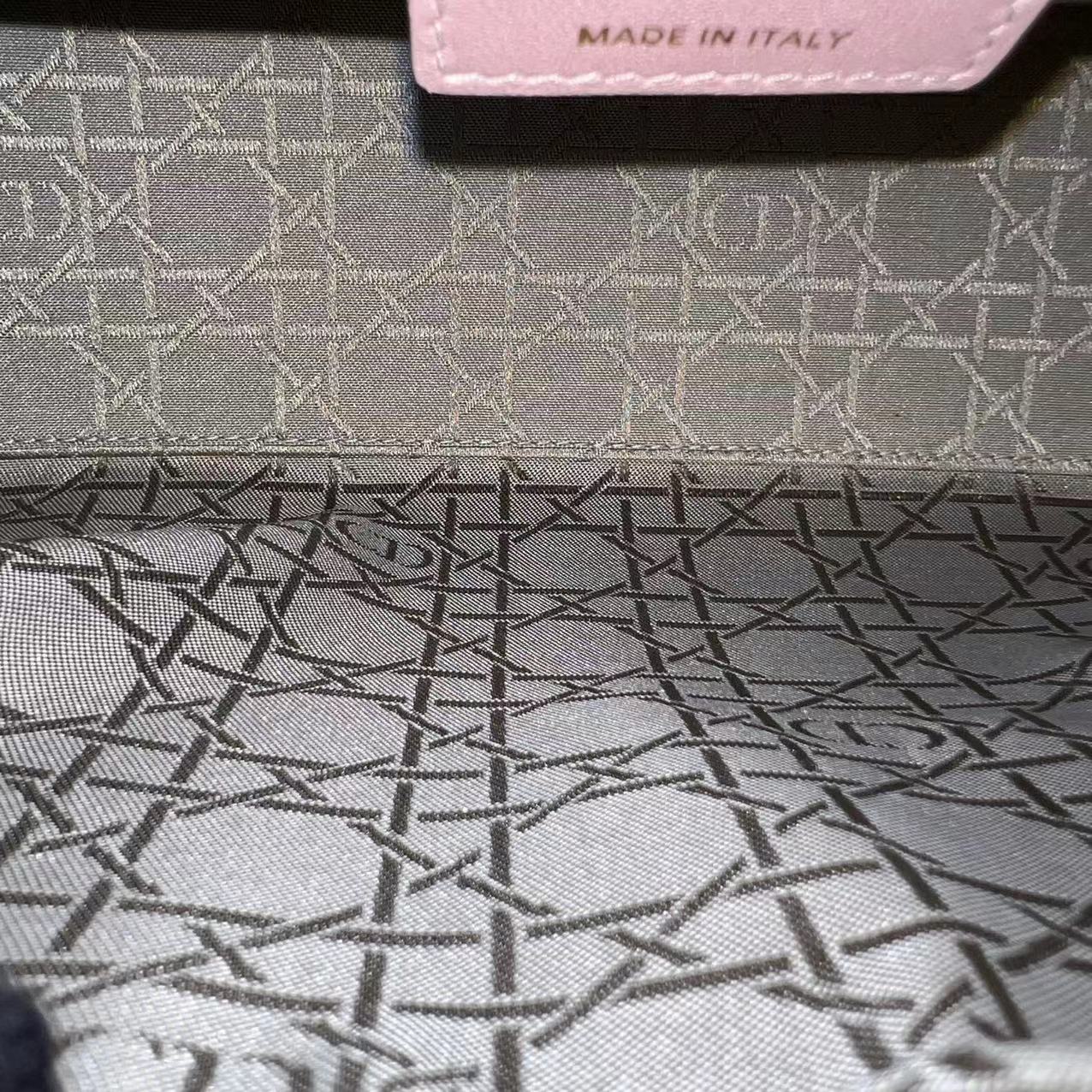 *Adjustable strap*  Lady Medium Cannage Lambskin Iridescent Sakura Pink GHW