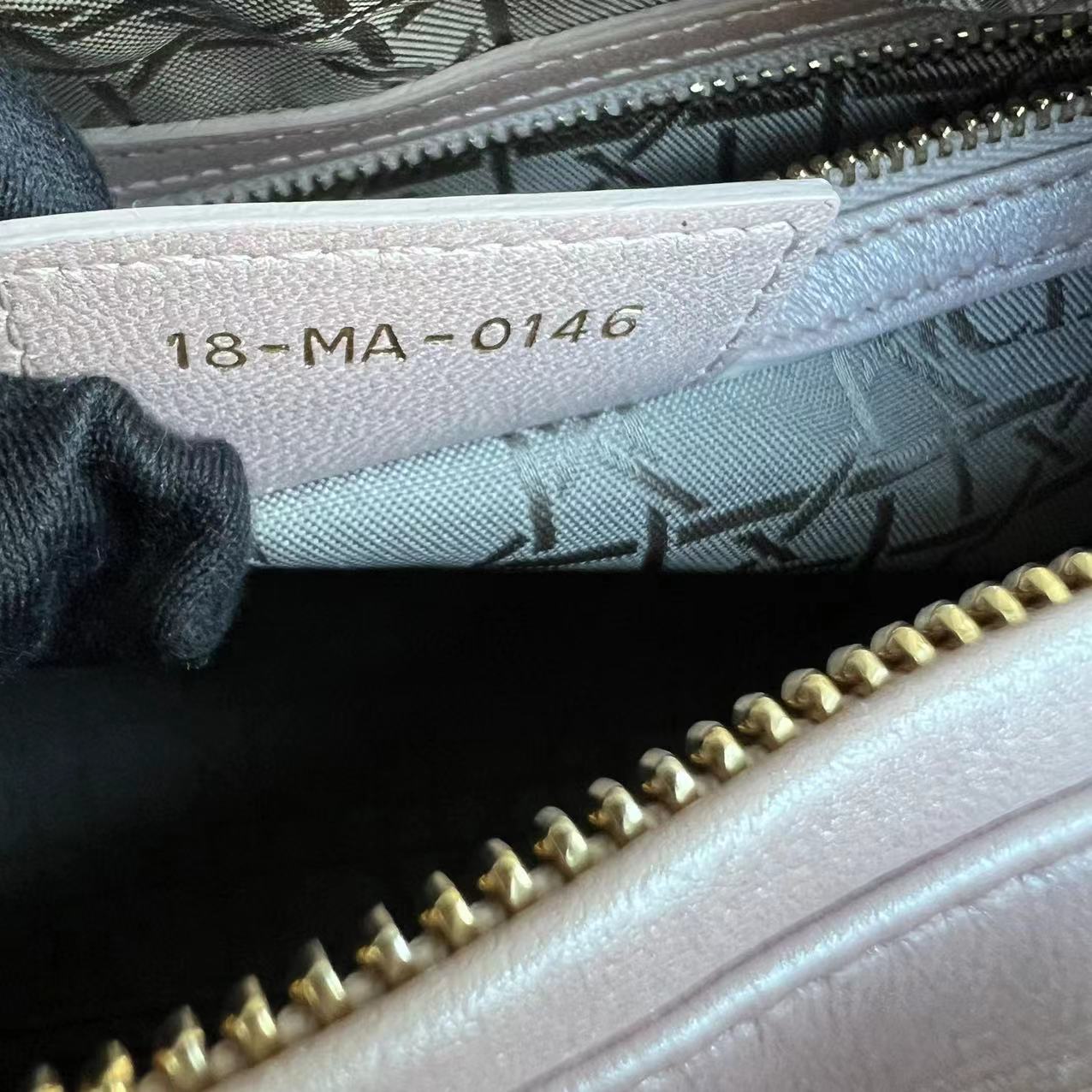 *Adjustable strap*  Lady Medium Cannage Lambskin Iridescent Sakura Pink GHW