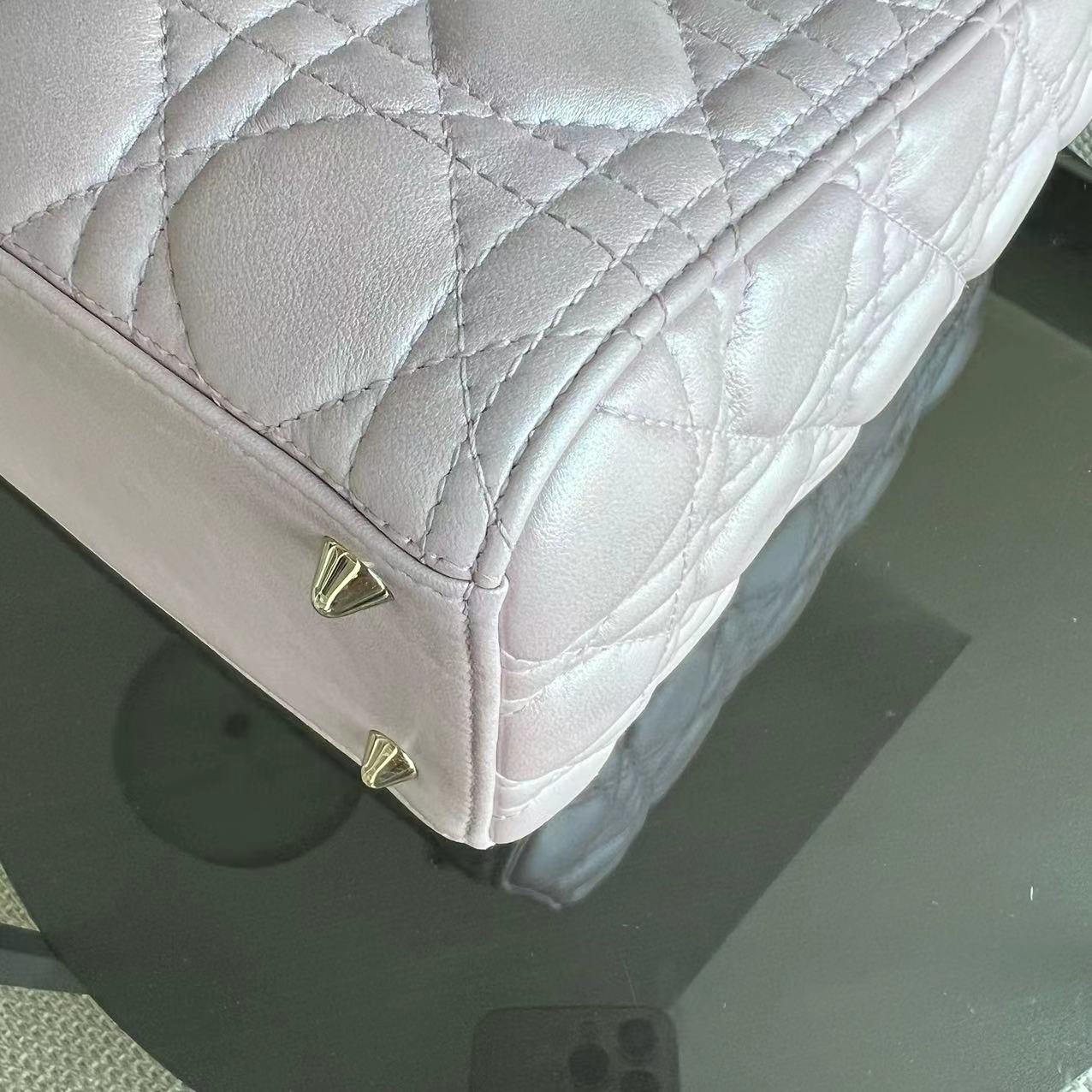 *Adjustable strap*  Lady Medium Cannage Lambskin Iridescent Sakura Pink GHW