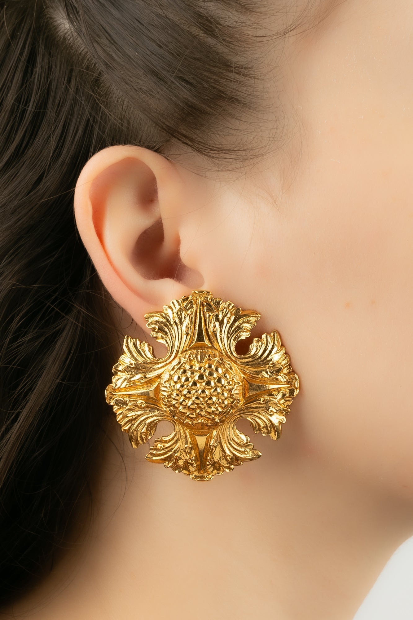 Boucles d'oreilles dorées Chanel