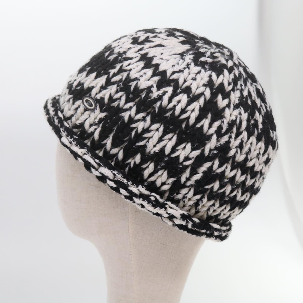 Top Quality Chanel COCO Mark Knitted Fabrics Hat Wool Black White CC Auth am5382