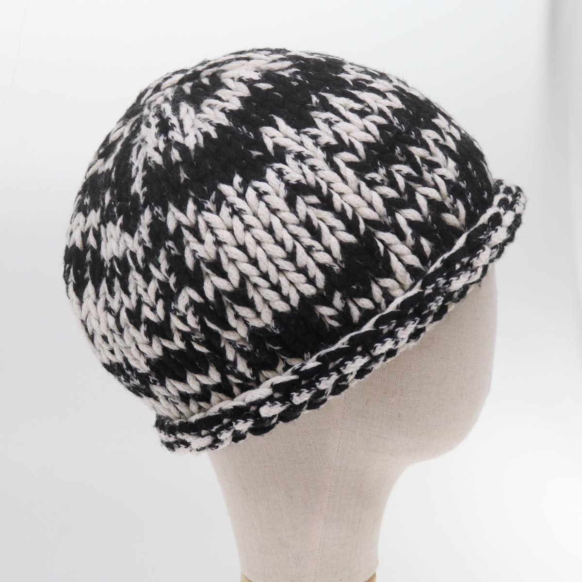 Top Quality Chanel COCO Mark Knitted Fabrics Hat Wool Black White CC Auth am5382