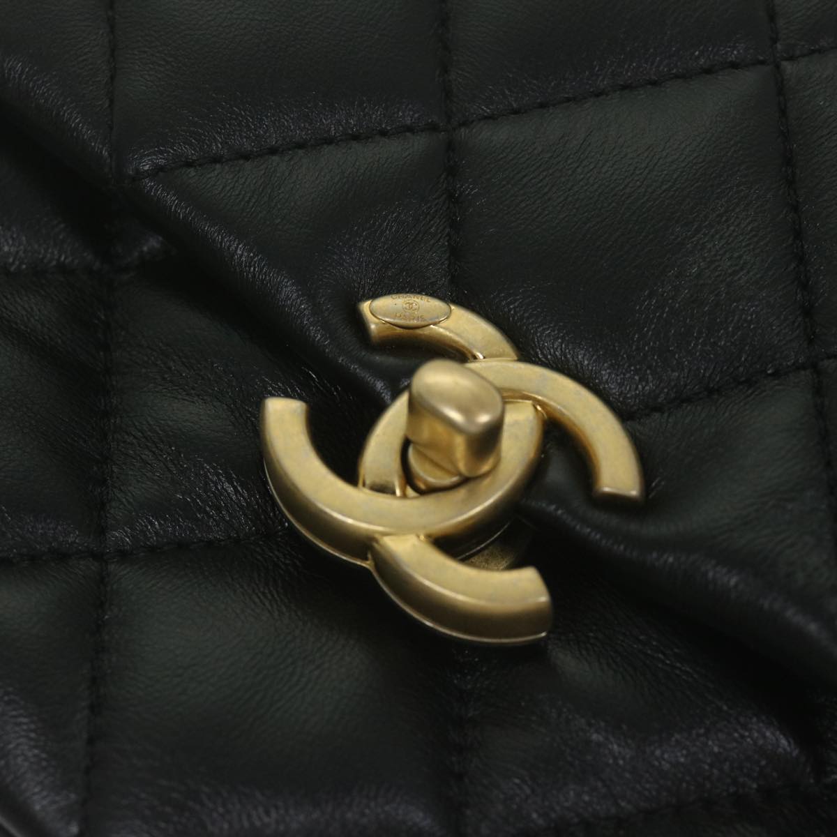 Top Quality Chanel Matelasse Turn Lock Chain Shoulder Bag Lamb Skin Black CC Auth ar11105A