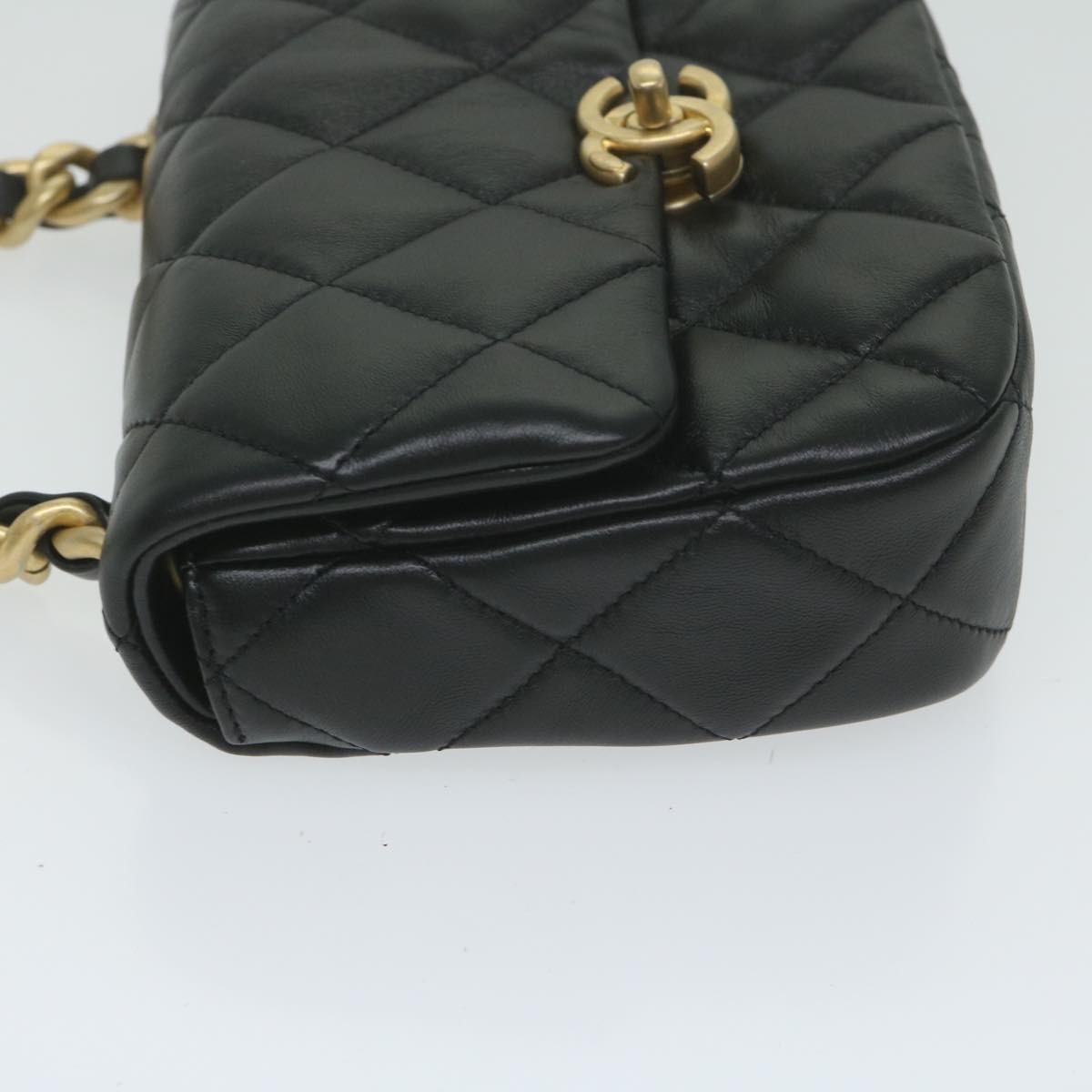 Top Quality Chanel Matelasse Turn Lock Chain Shoulder Bag Lamb Skin Black CC Auth ar11105A