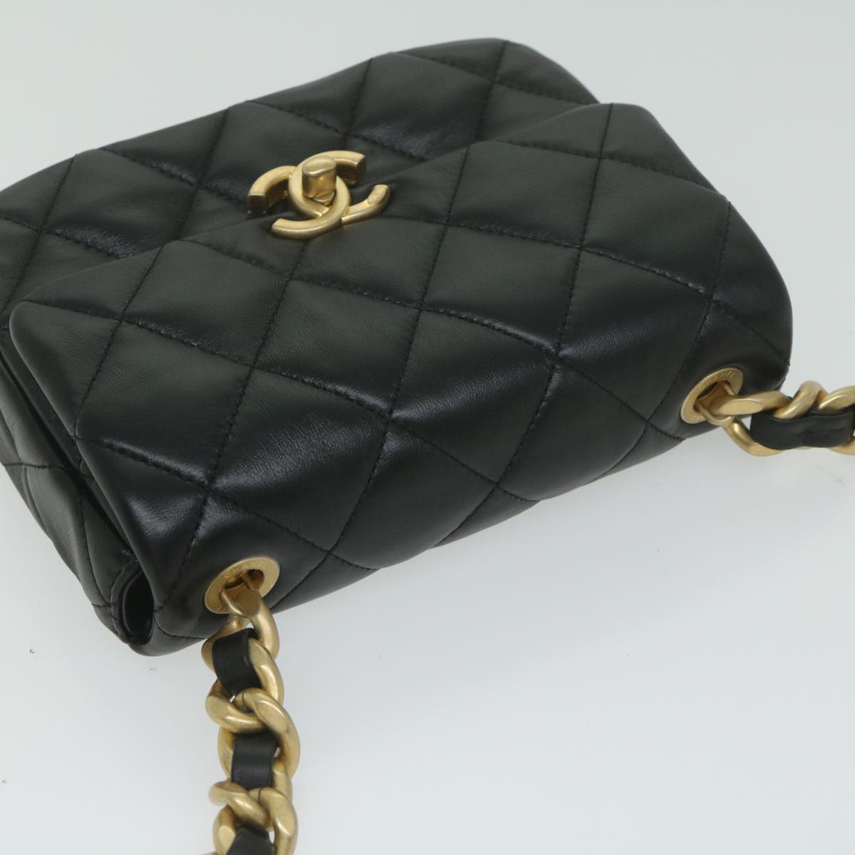 Top Quality Chanel Matelasse Turn Lock Chain Shoulder Bag Lamb Skin Black CC Auth ar11105A