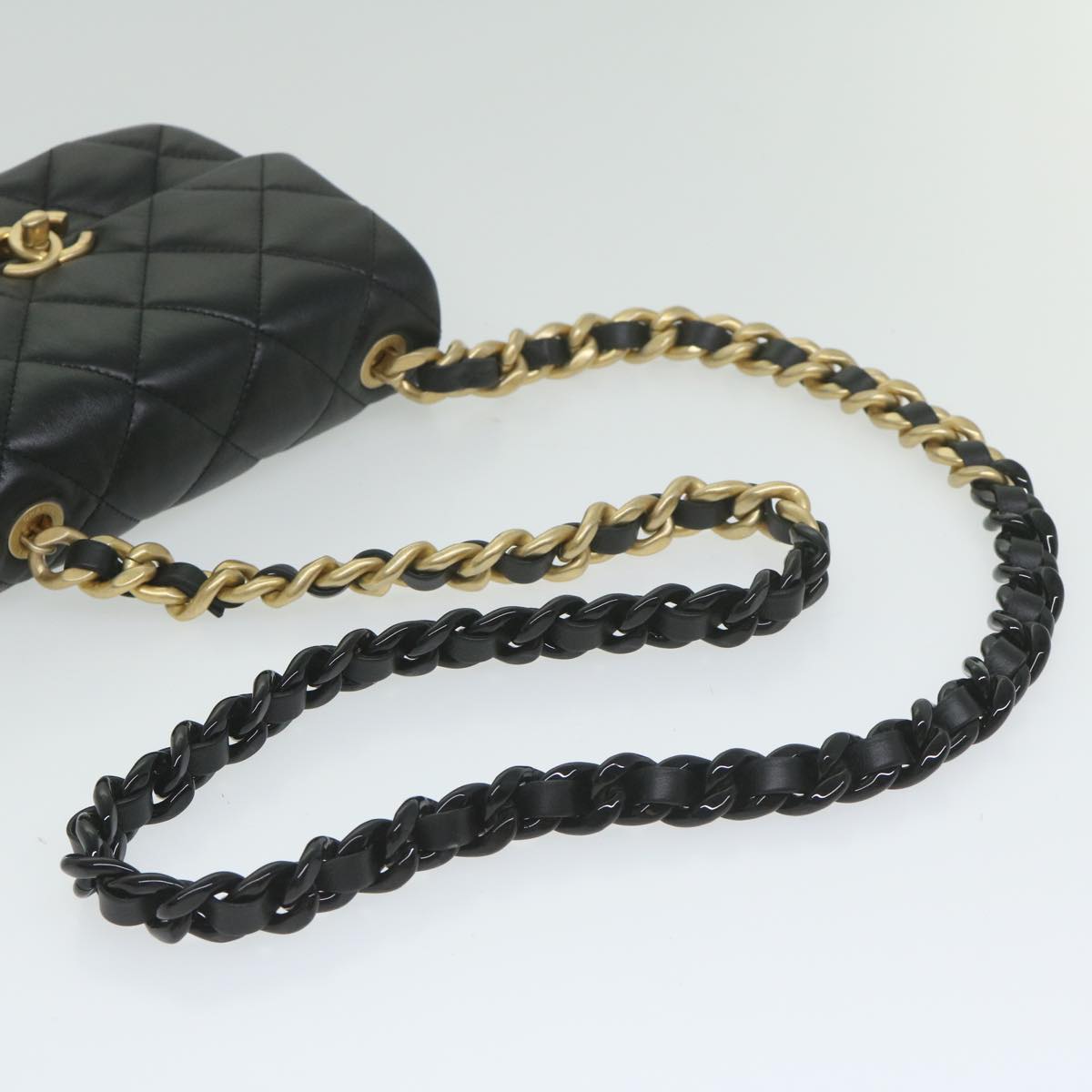 Top Quality Chanel Matelasse Turn Lock Chain Shoulder Bag Lamb Skin Black CC Auth ar11105A