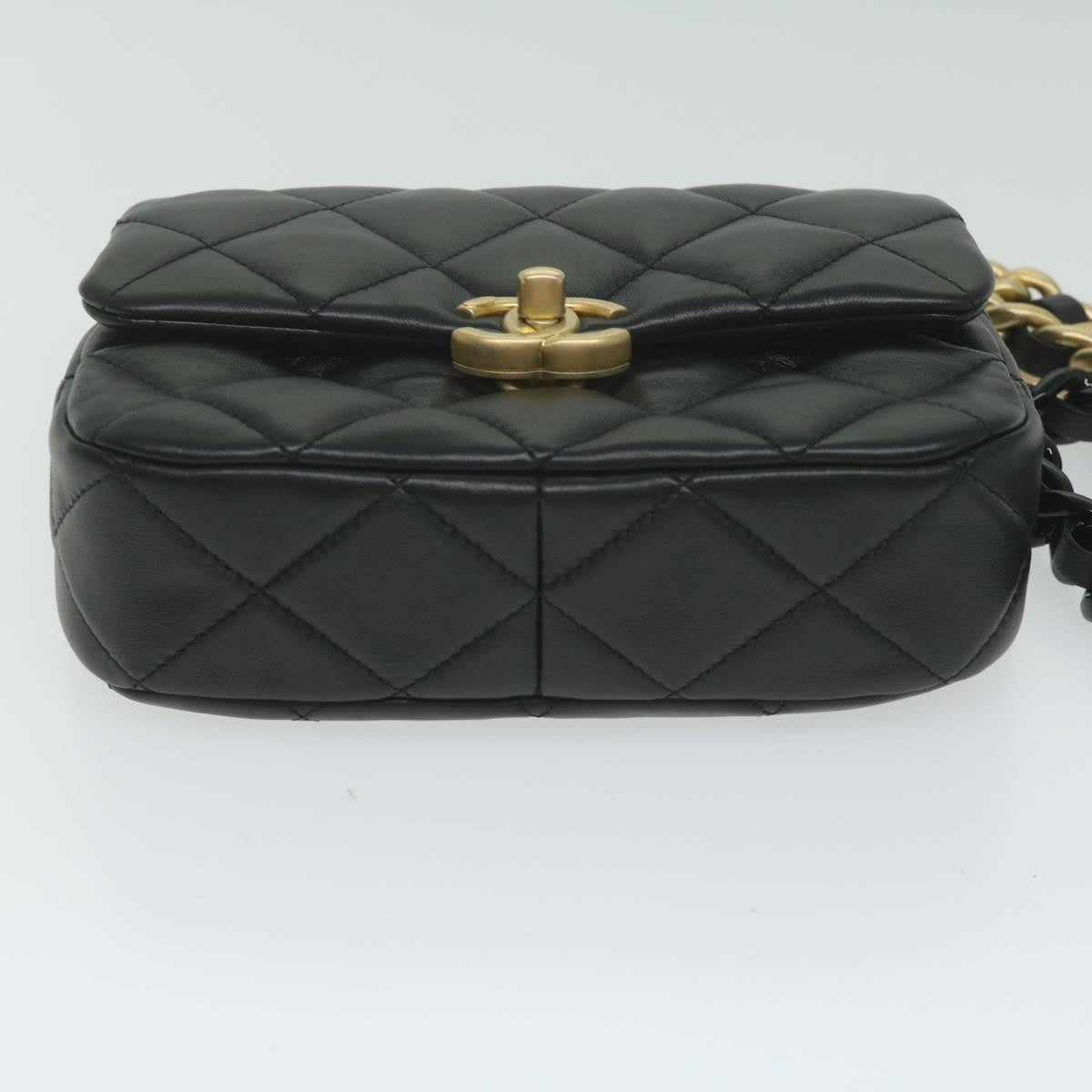 Top Quality Chanel Matelasse Turn Lock Chain Shoulder Bag Lamb Skin Black CC Auth ar11105A