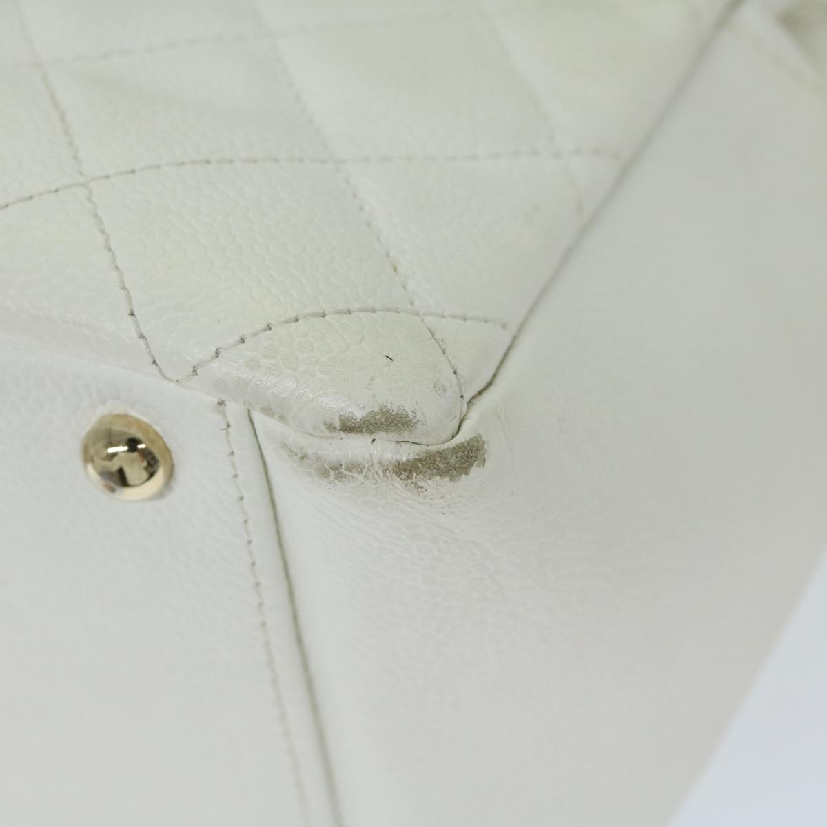 Top Quality Chanel Matelasse Chain Shoulder Bag Caviar Skin White CC Auth ar11502