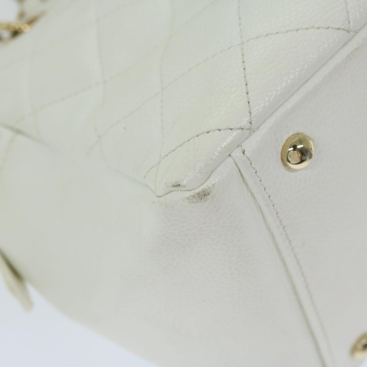 Top Quality Chanel Matelasse Chain Shoulder Bag Caviar Skin White CC Auth ar11502