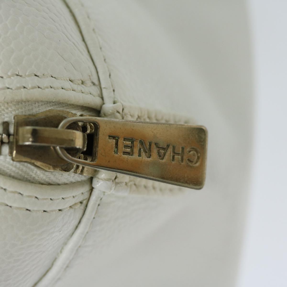 Top Quality Chanel Matelasse Chain Shoulder Bag Caviar Skin White CC Auth ar11502