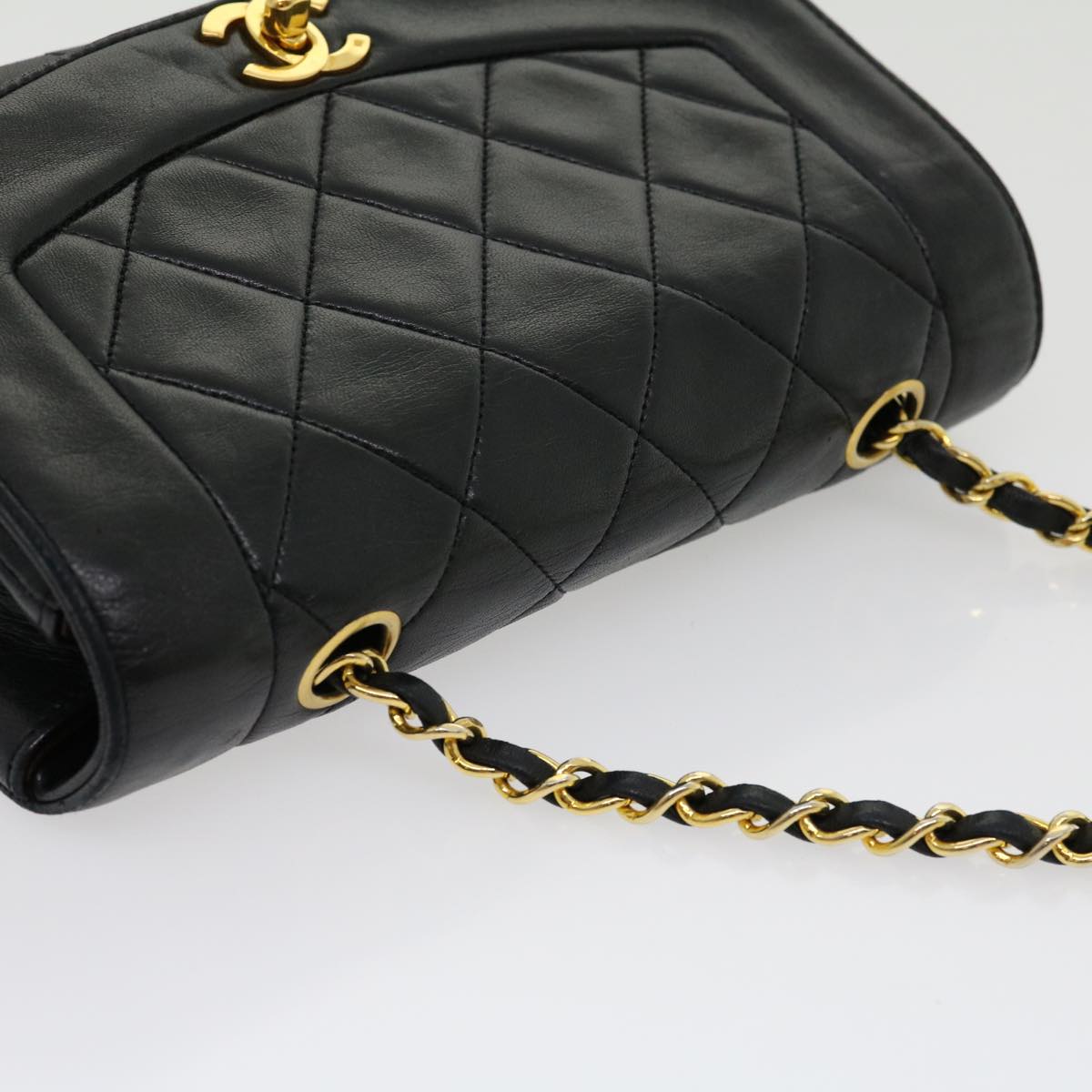 Top Quality Chanel Matelasse Diana Turn Lock Chain Shoulder Bag Lamb Skin Black Auth ar7368A