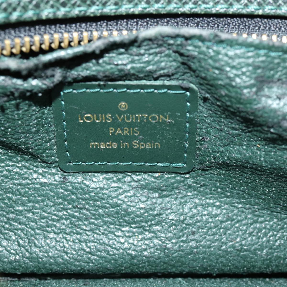 LOUIS VUITTON Taiga Trousse Toilette PM Clutch Bag Epicea M30224 LV Auth ar7899B