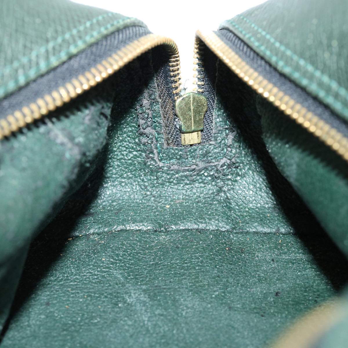 LOUIS VUITTON Taiga Trousse Toilette PM Clutch Bag Epicea M30224 LV Auth ar7899B