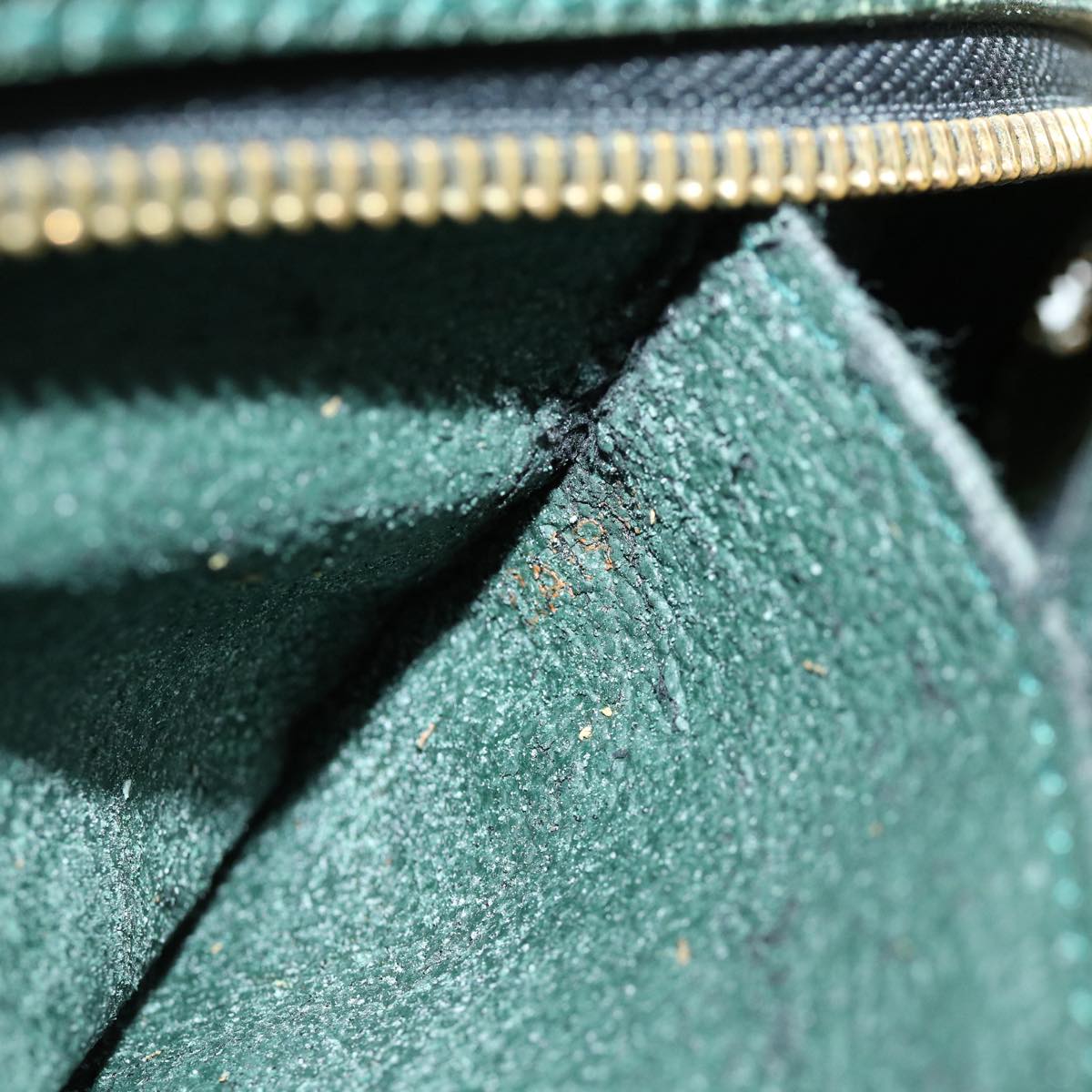 LOUIS VUITTON Taiga Trousse Toilette PM Clutch Bag Epicea M30224 LV Auth ar7899B