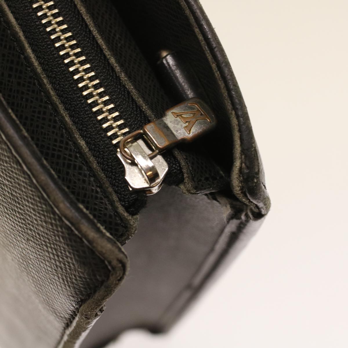 LOUIS VUITTON Taiga Porte Documents Rozan Hand Bag Ardoise M30052 Auth ar9919