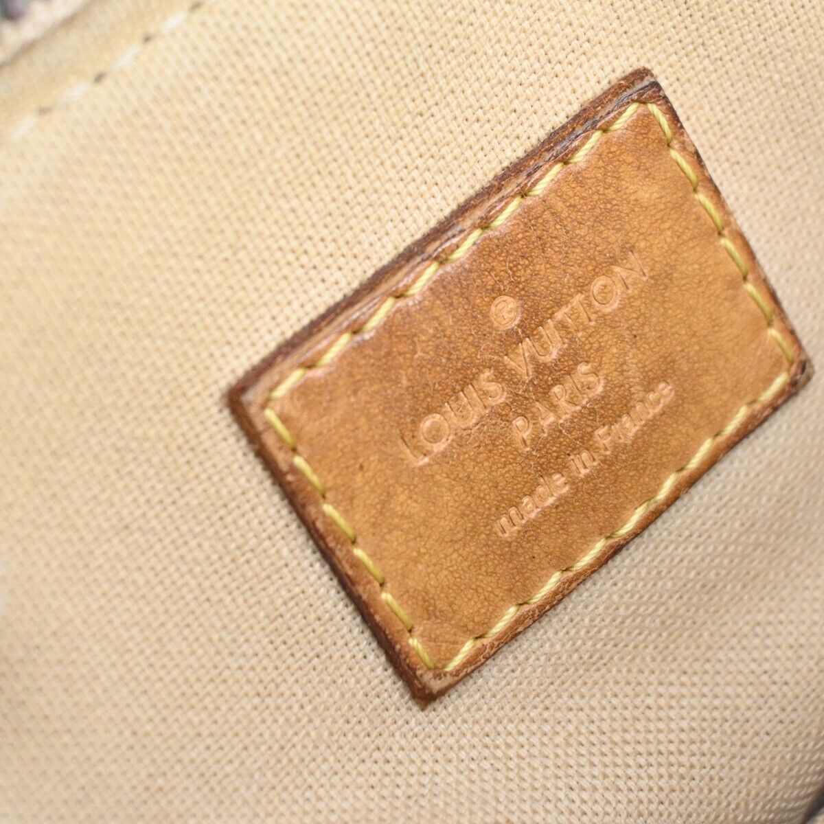 Louis Vuitton Siracusa Mm Shoulder Bag