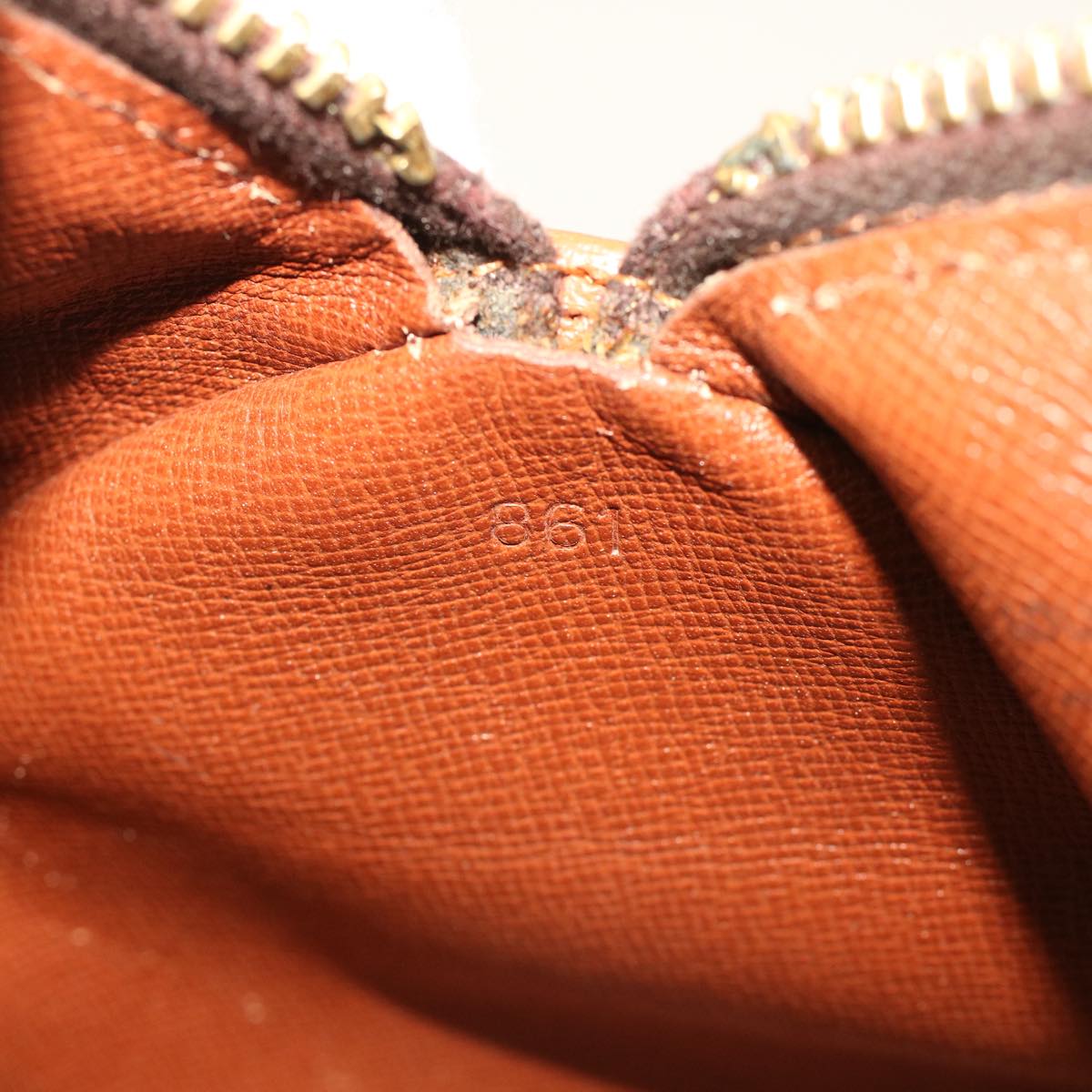 Louis Vuitton Papillon 26 Hand Bag Lv