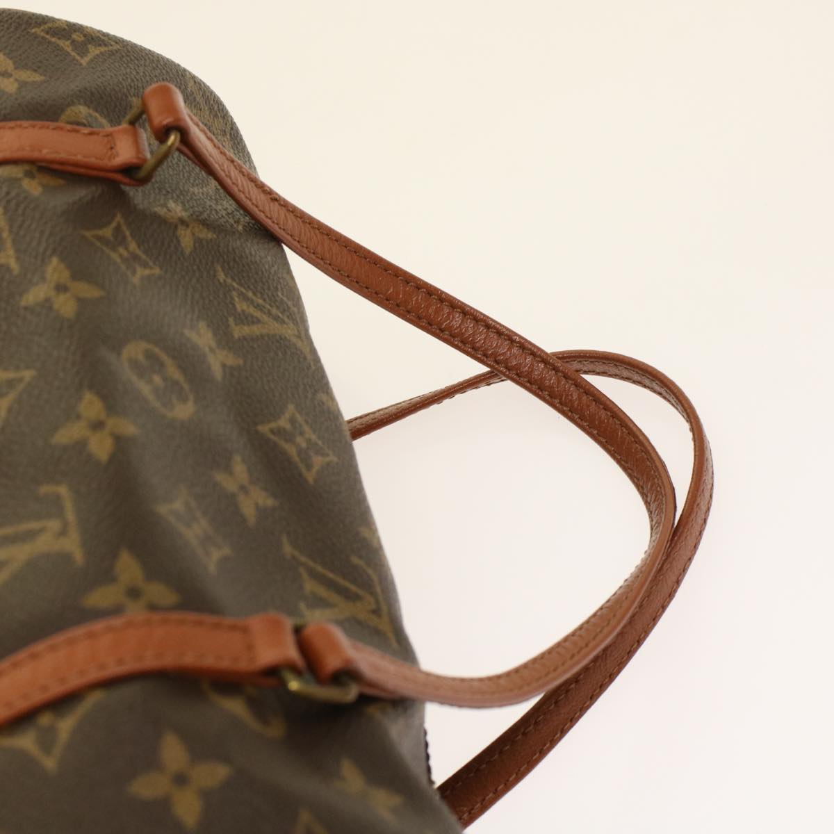 Louis Vuitton Papillon 26 Hand Bag Lv