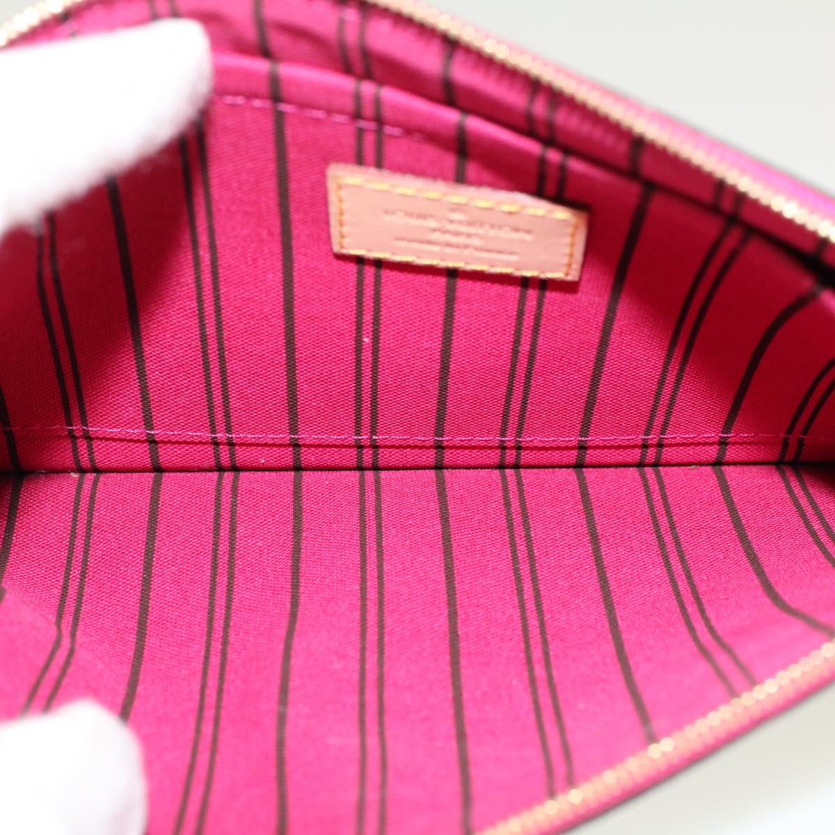 Louis Vuitton Neverfull Mm Pouch