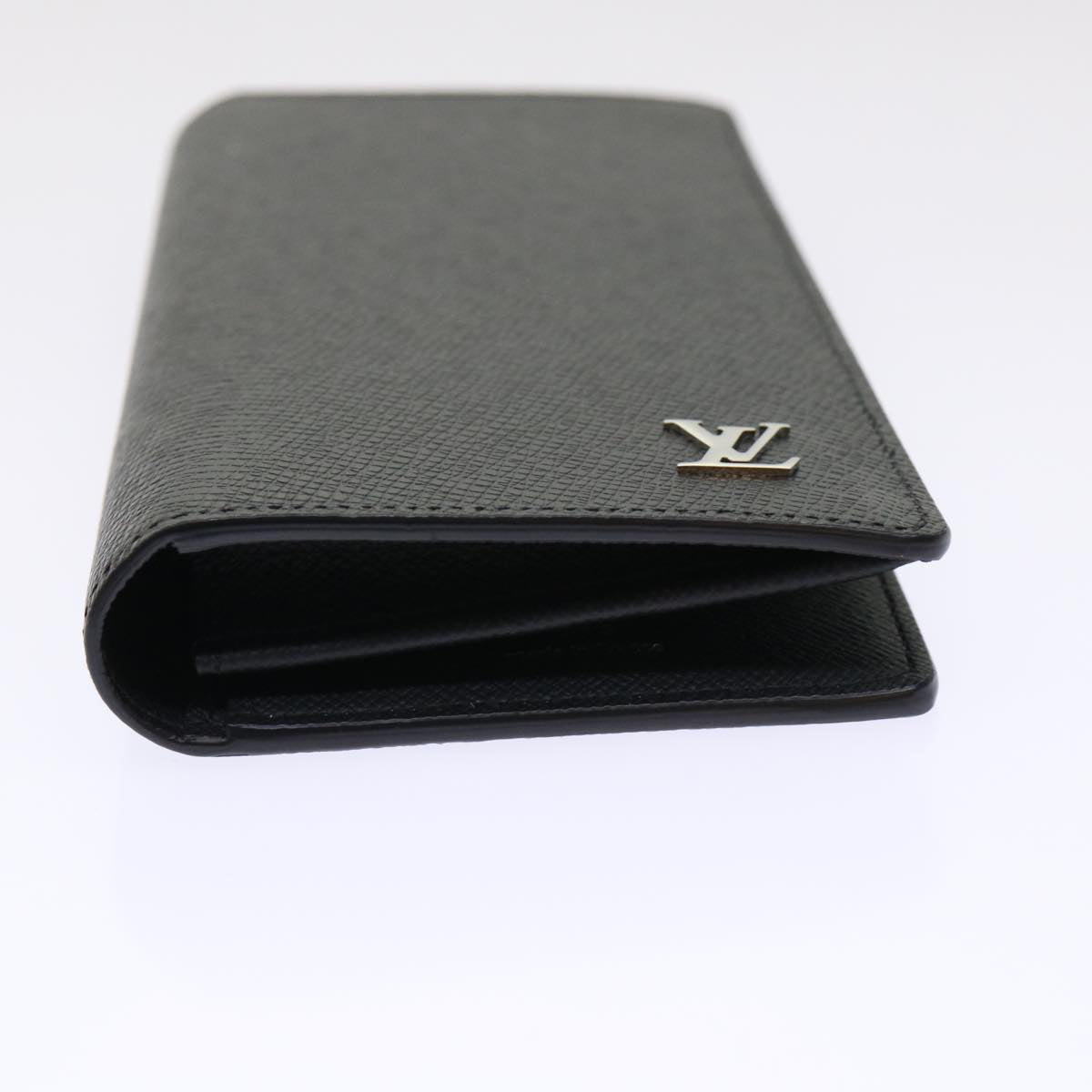 Louis Vuitton Taiga Leather Portefeuille