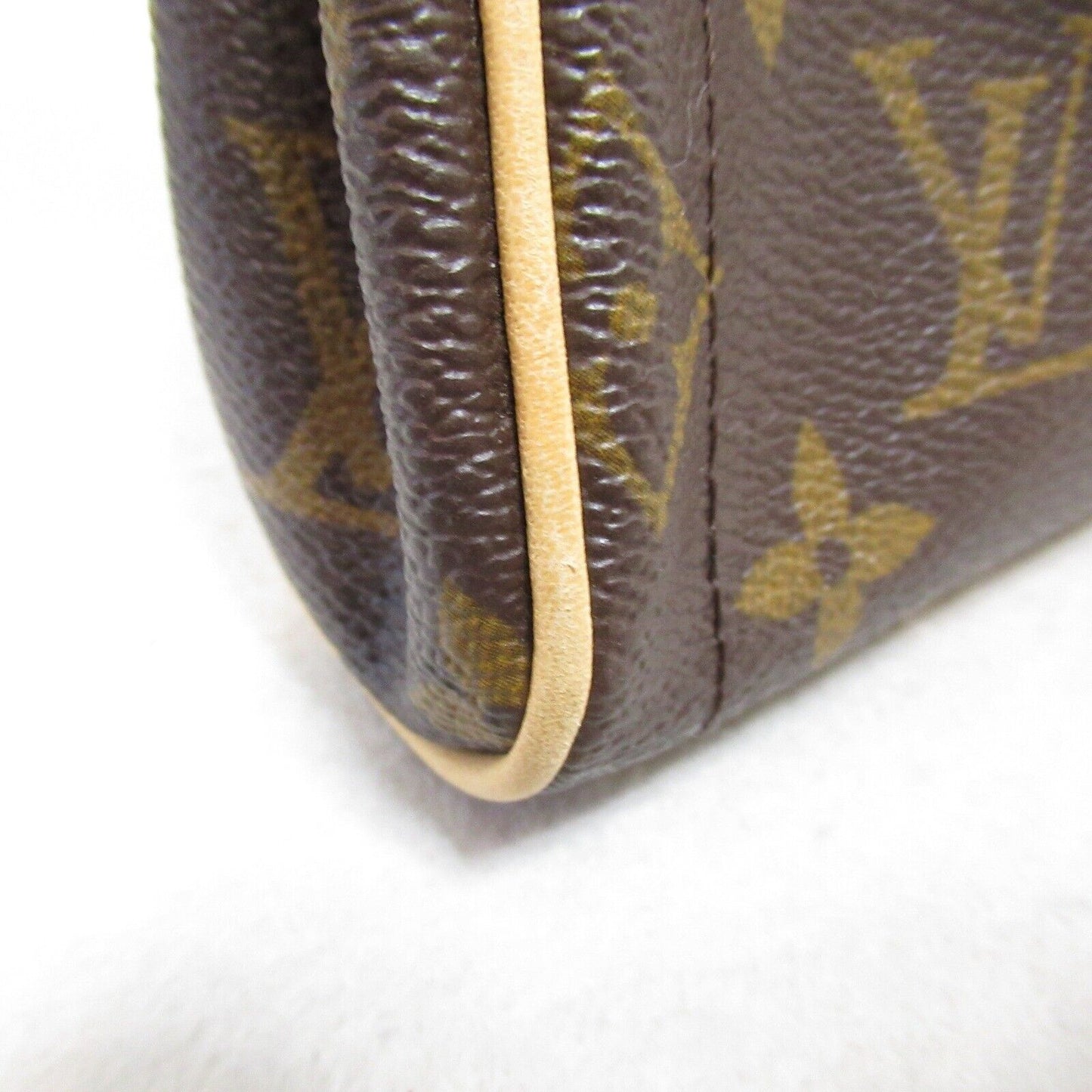 Louis Vuitton Pochette Beverly Shoulder