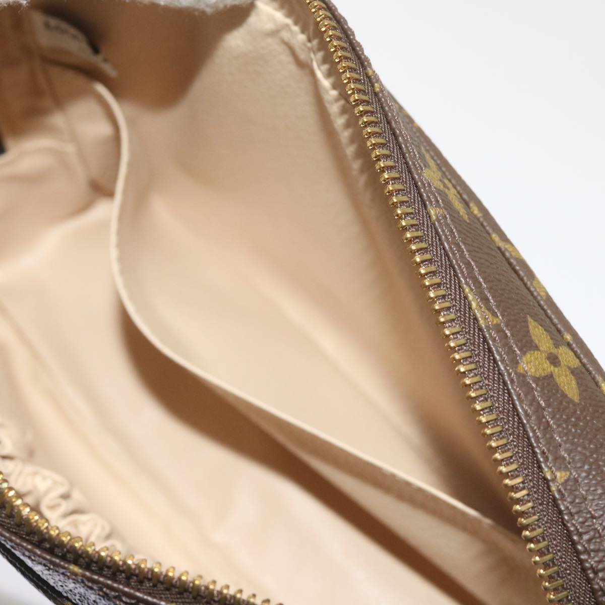 Louis Vuitton Trousse Toilette 23 Clutch