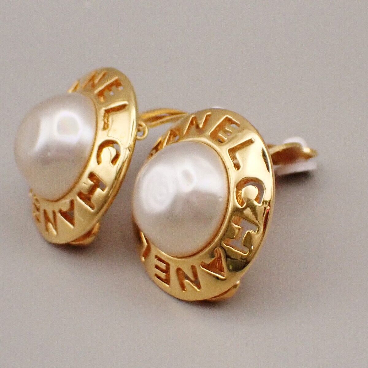 Chanel Logo Imitation Pearl Round Button