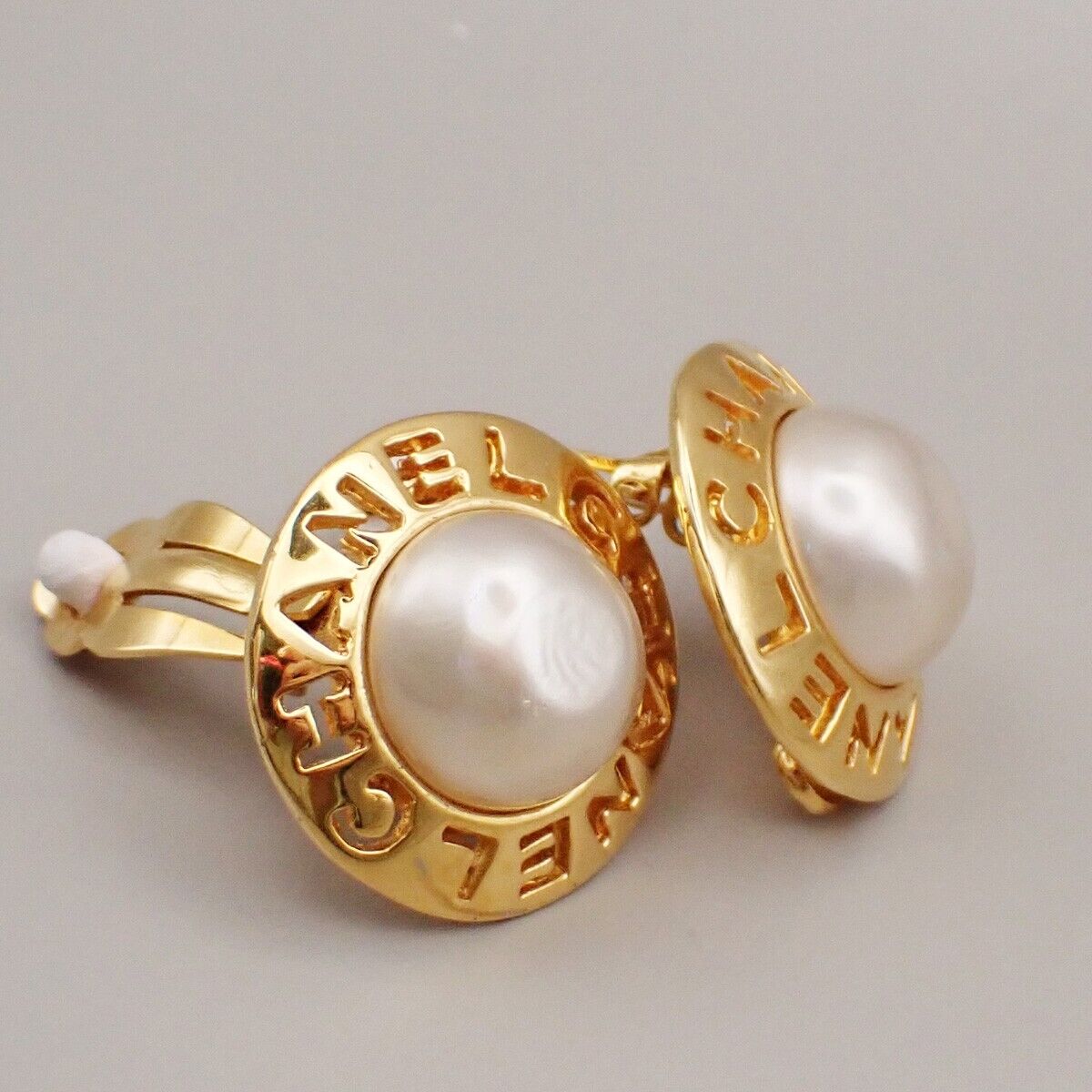 Chanel Logo Imitation Pearl Round Button