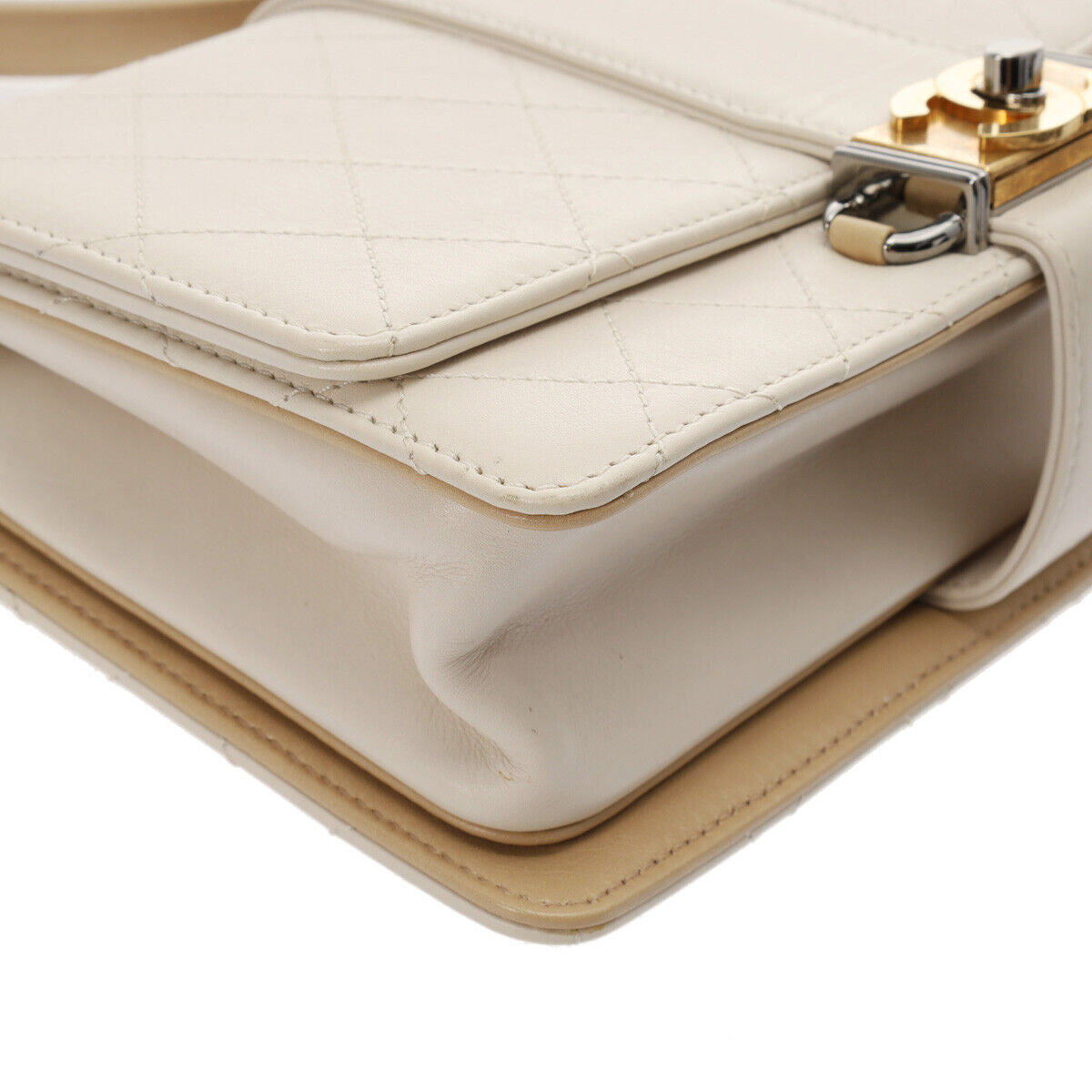 Chanel Matrasse White/Blanc Shoulder Bag