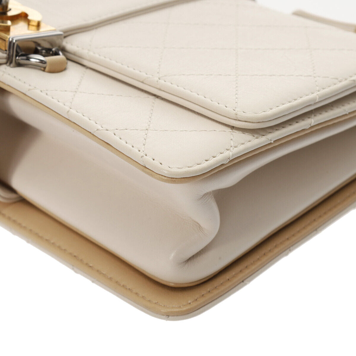 Chanel Matrasse White/Blanc Shoulder Bag