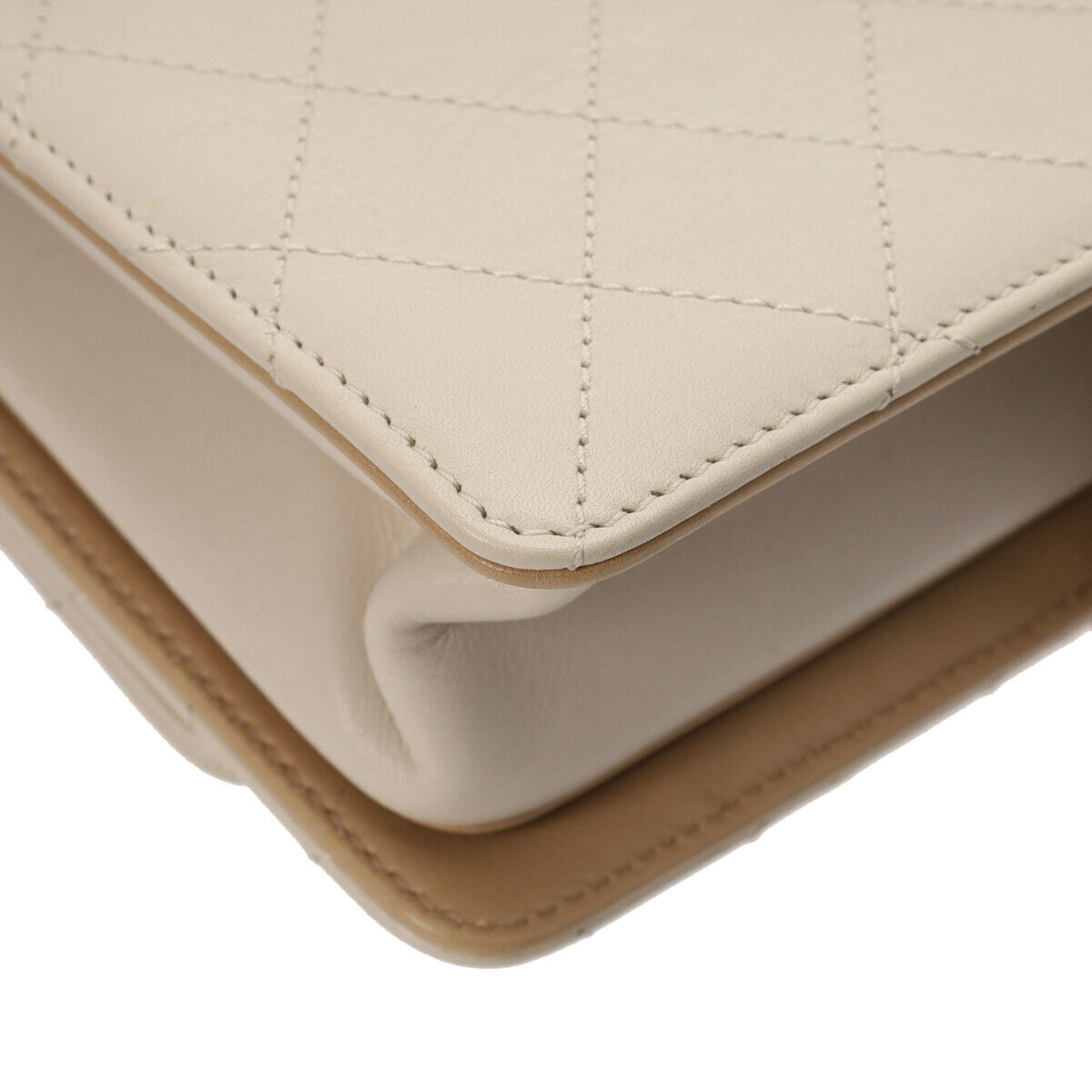 Chanel Matrasse White/Blanc Shoulder Bag