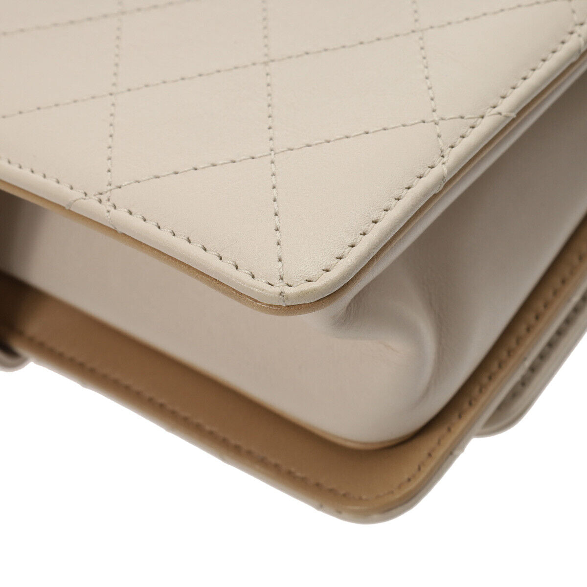 Chanel Matrasse White/Blanc Shoulder Bag