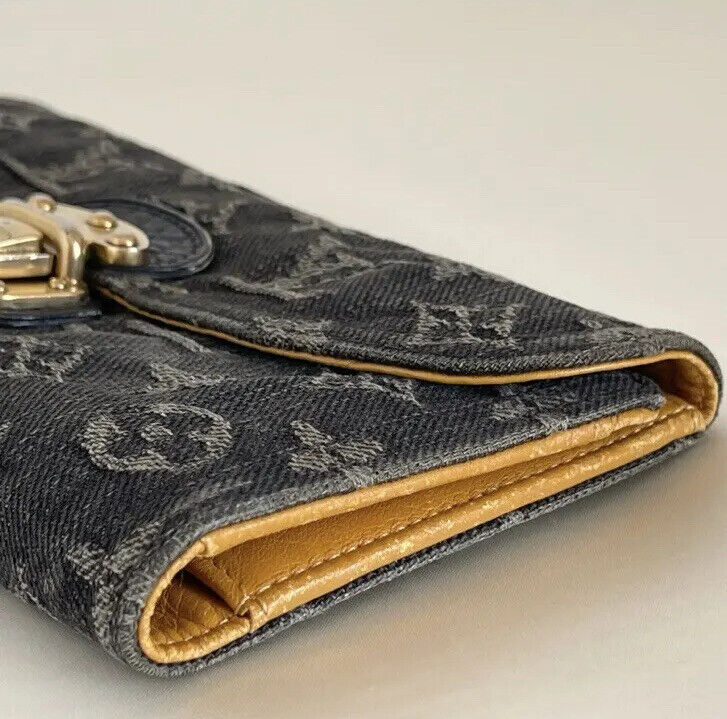 Louis Vuitton Portefeuille Amelia Black