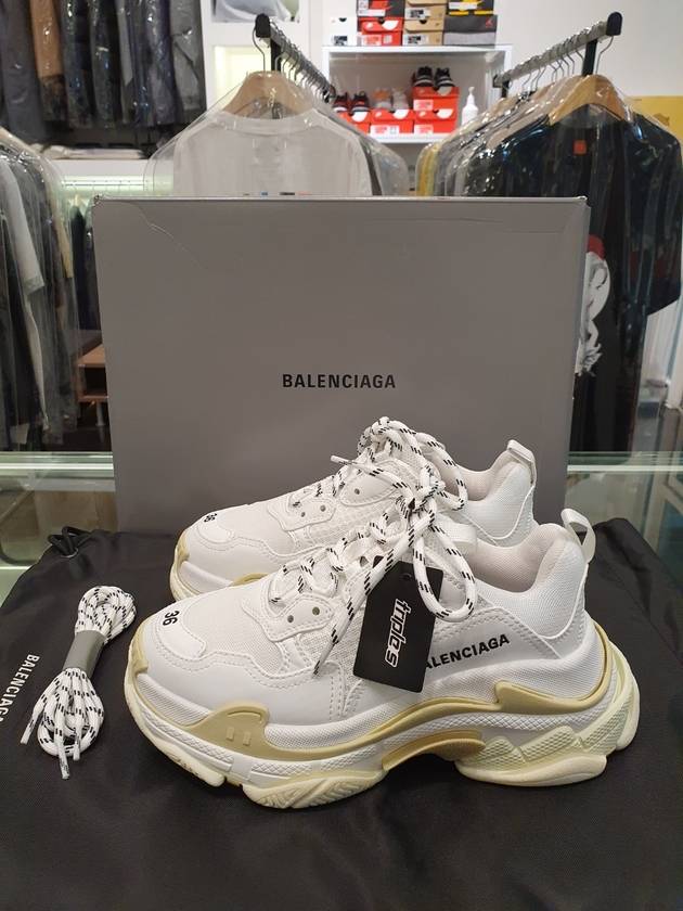 Luxury Balenciaga  Triple S Low-Top Sneakers White