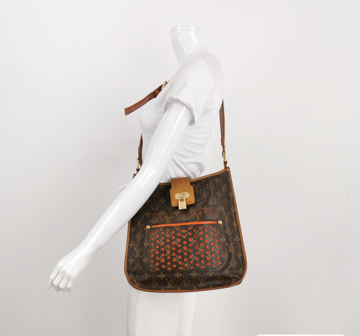 Preloved Louis Vuitton (LV) bag 30cm brown 24121478982749