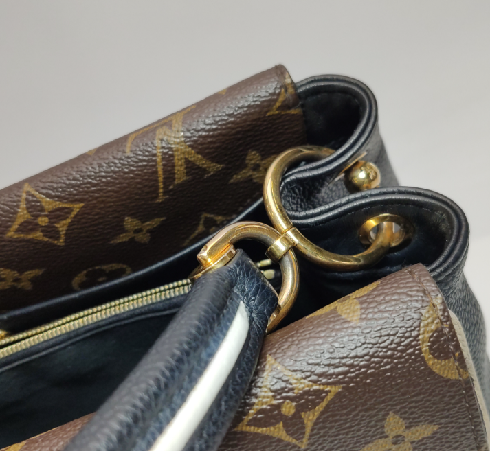 Preloved Louis Vuitton (LV) double V bag 2017year black 037850100119