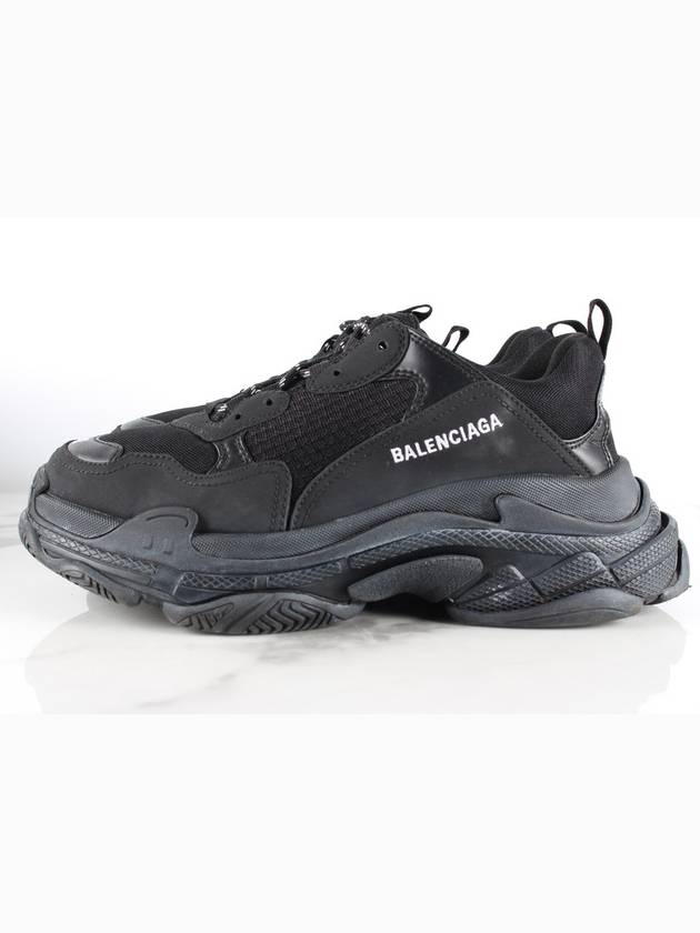 Luxury Balenciaga  Triple S Black 42 Domestic 270