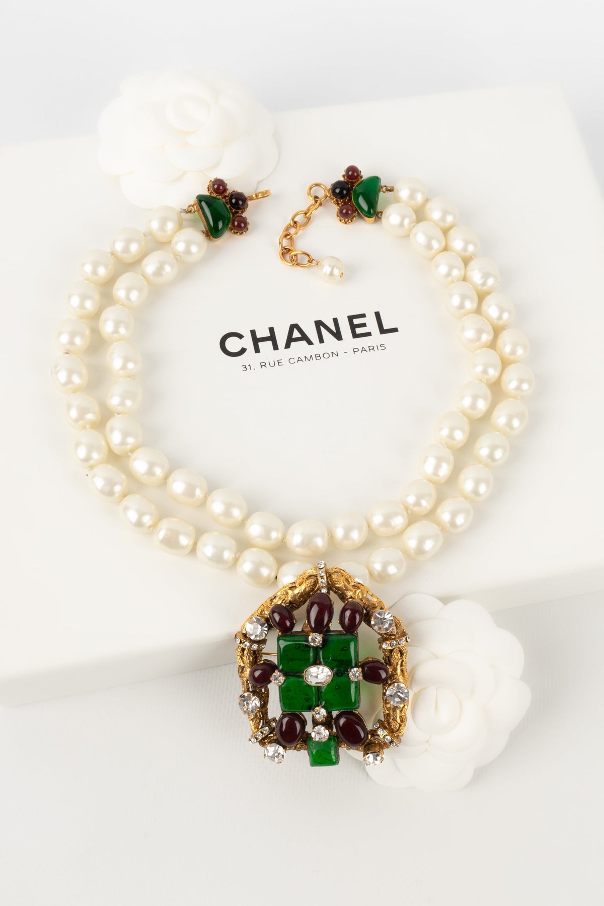 Collier en pâte de verre Chanel