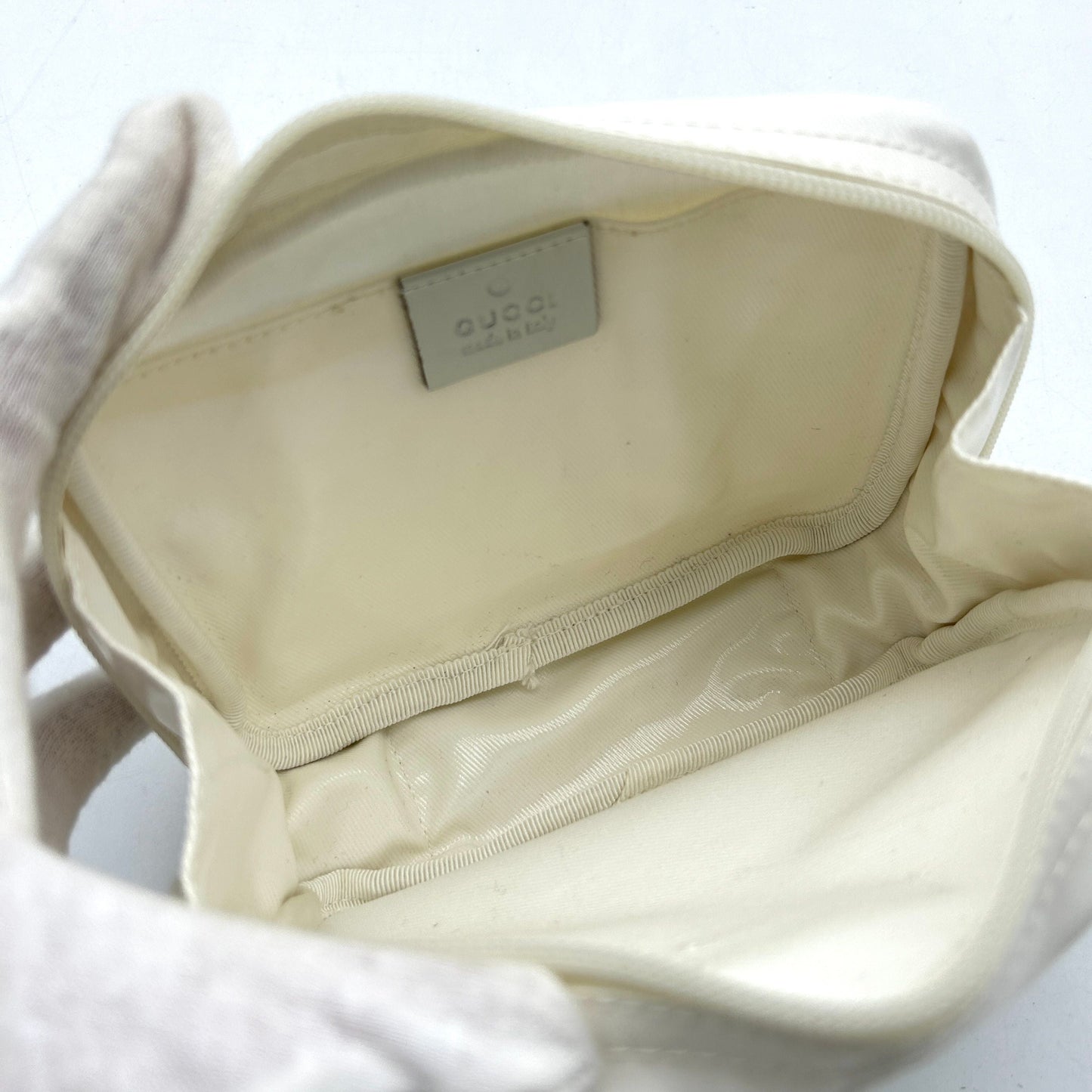 Small GG crossbody bag with tag in white leather gu6909ck