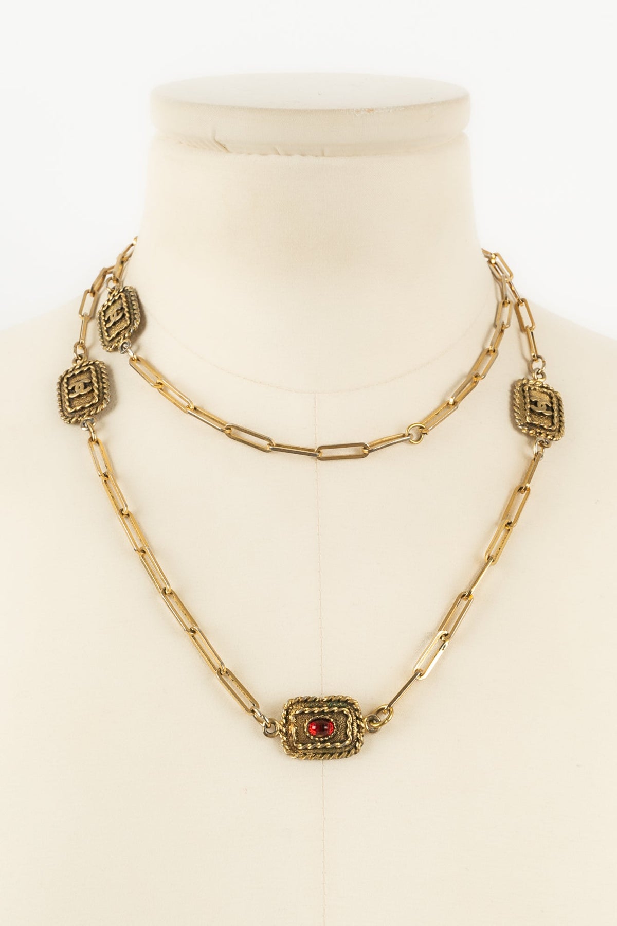 Collier doré Chanel 1984