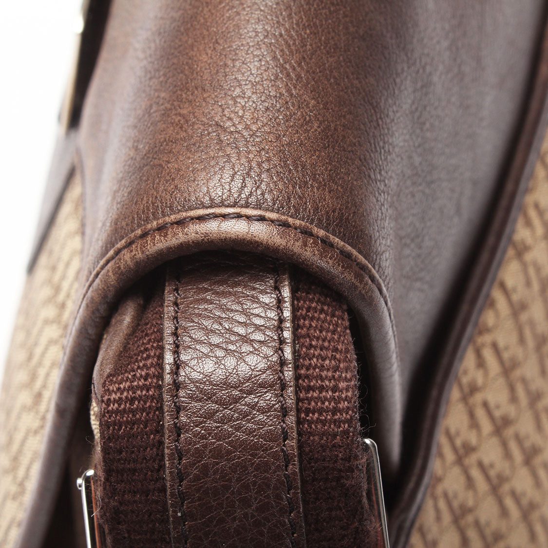 Street Chic Trotter Shoulder Bag