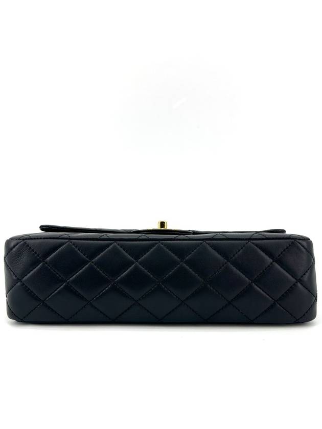 Lambskin classic medium shoulder bag Chanel
