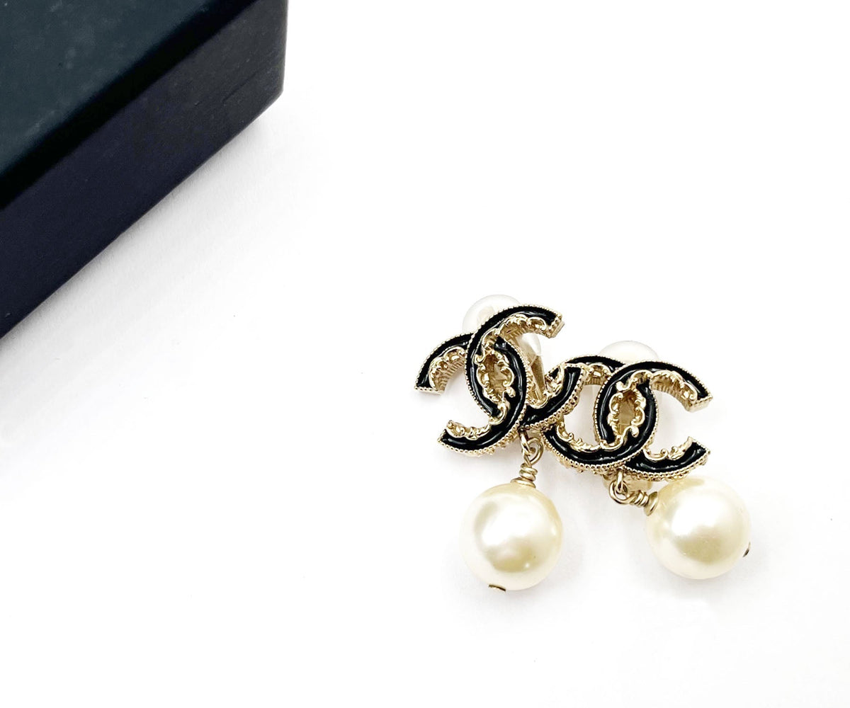Top Quality Chanel Gold CC Black Ruffle Pearl Dangle Clip on Earrings