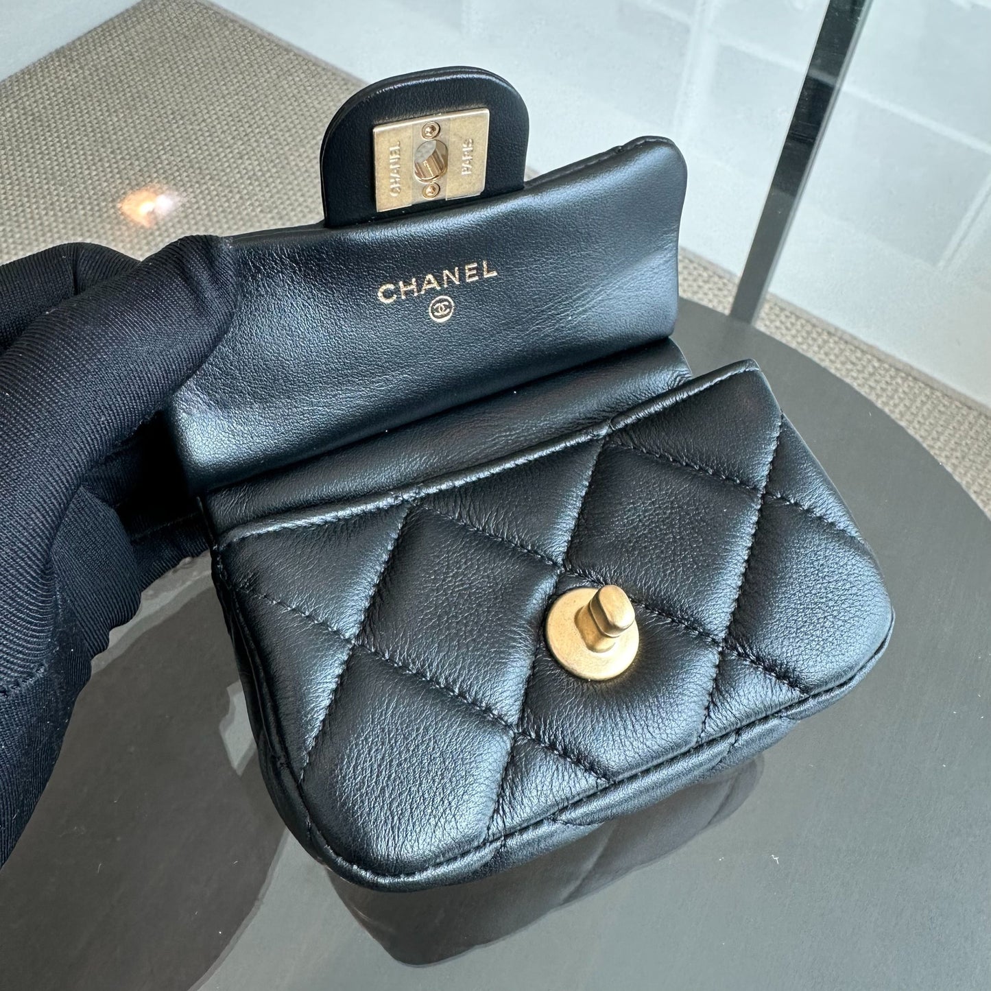 *Brand New* Flap Lambskin Cardholder with Chain 21A Black GHW No 31