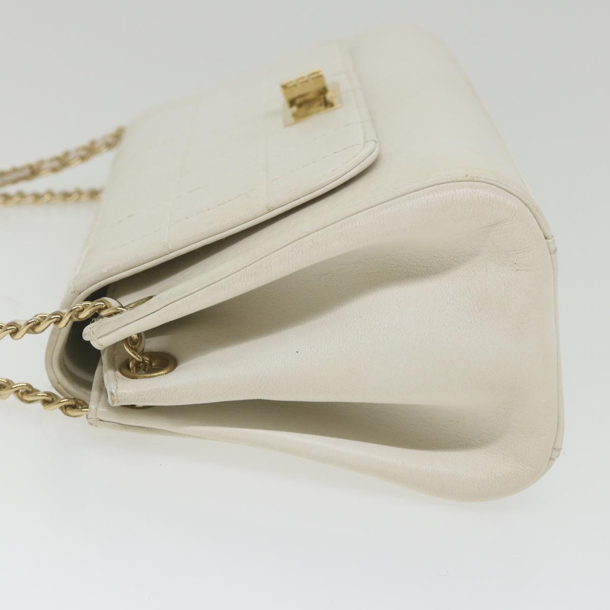 CHANEL Choco Bar line Chain Shoulder Bag Leather White CC Auth bs10047