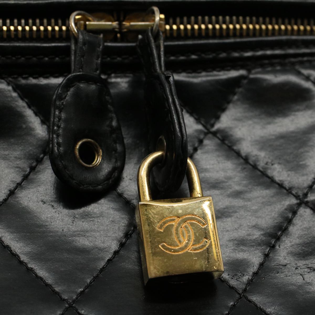CHANEL Vanity Cosmetic Pouch Patent leather Black CC Auth bs10201