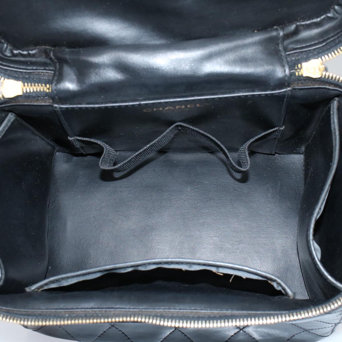 CHANEL Vanity Cosmetic Pouch Patent leather Black CC Auth bs10201