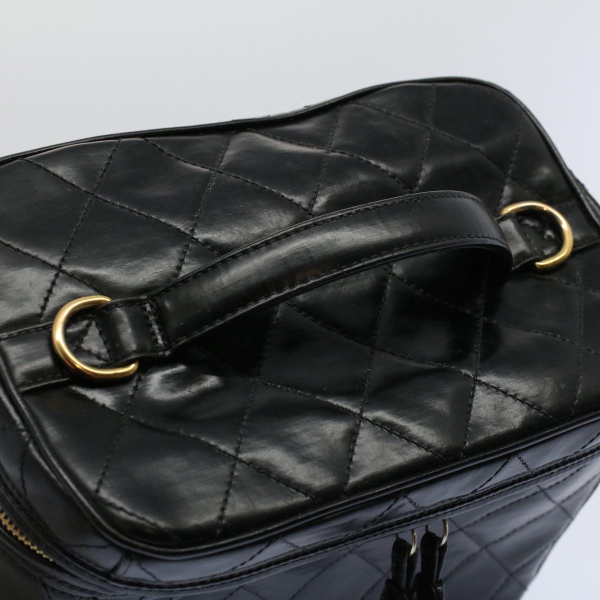 CHANEL Vanity Cosmetic Pouch Patent leather Black CC Auth bs10201